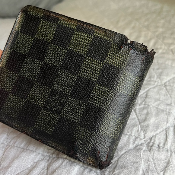 Louis Vuitton Damier Wallet - Picture 4 of 16